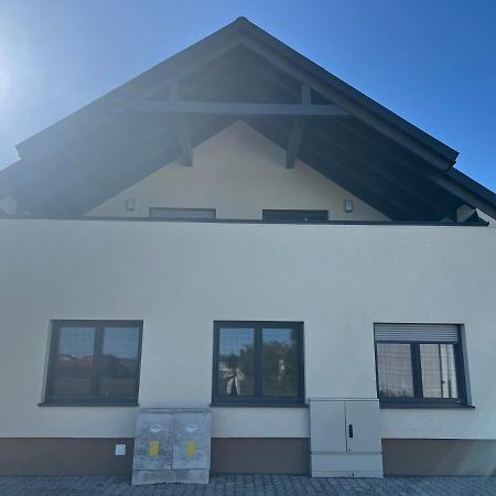 Ruhige Gruene Oase Bei Flughafen Schwechat Kültér fotó